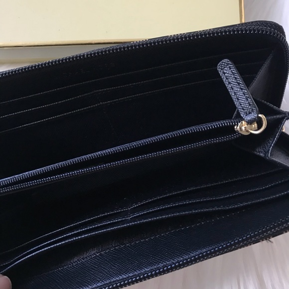 Michael Kors Logo Wallet - Picture 3 of 3